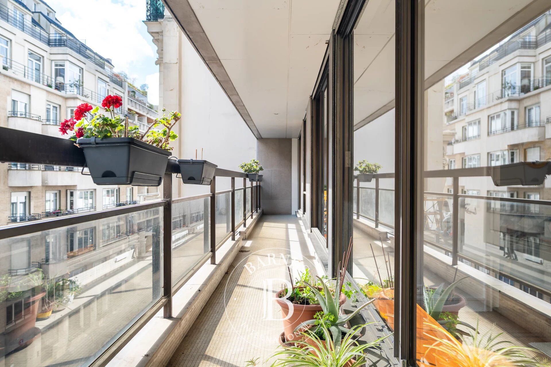 Paris 16 - Village d'Auteuil - Appartement 2 chambres - Balcons - picture 2