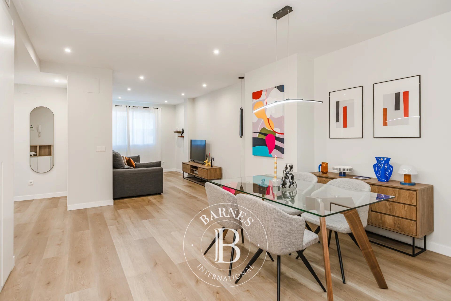 Licht, Design und Ruhe nur wenige Schritte von der Gran Vía entfernt – Palacio - picture 1