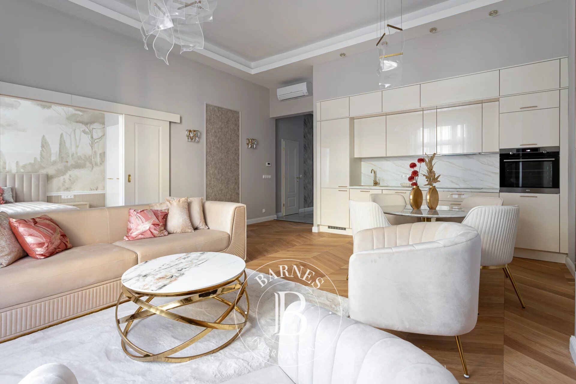 Two-Bedroom Designer Apartment Near Váci Street - picture 3