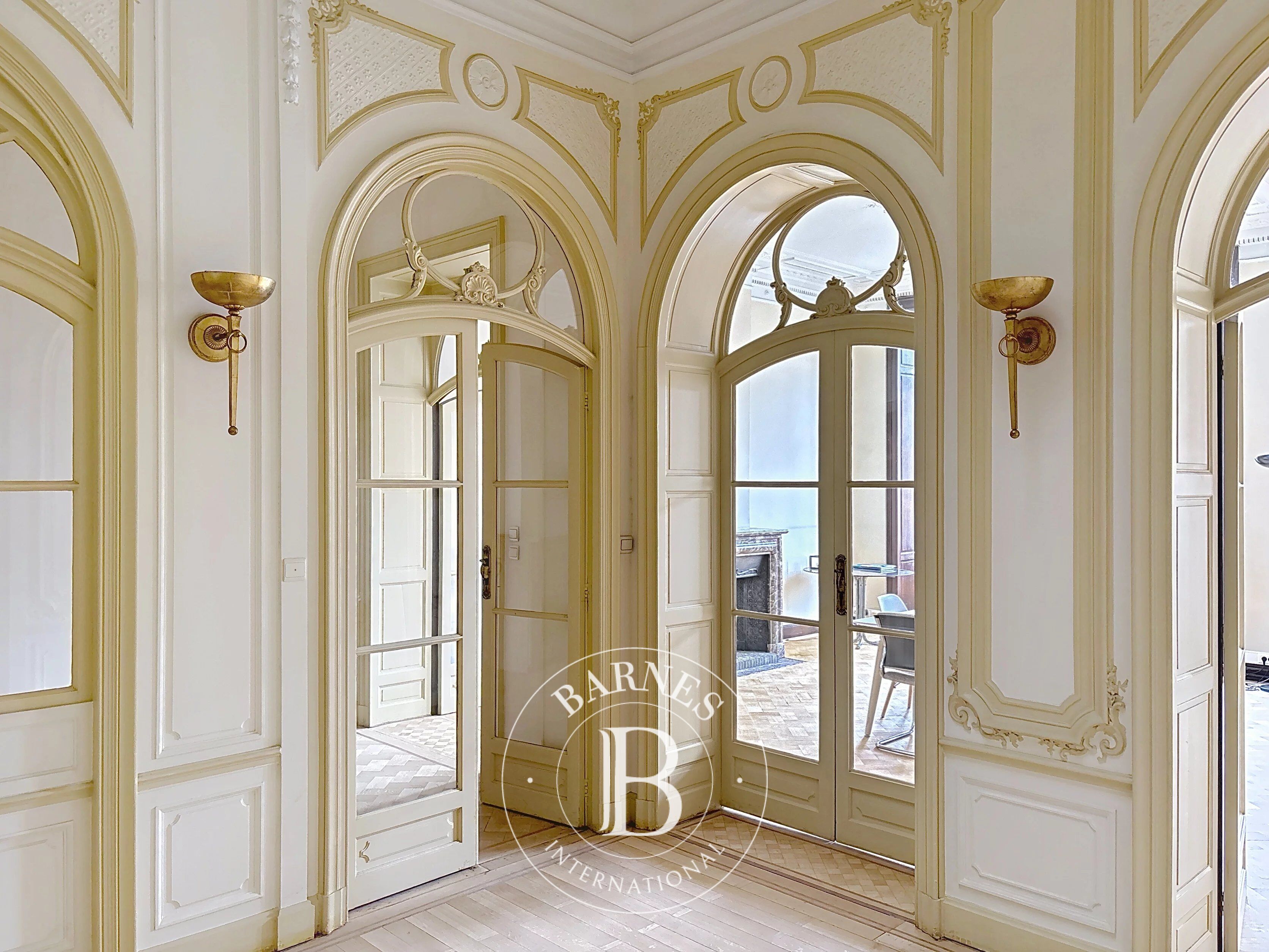 Maison de Maitre de 895m2 avec maison cochère - picture 2