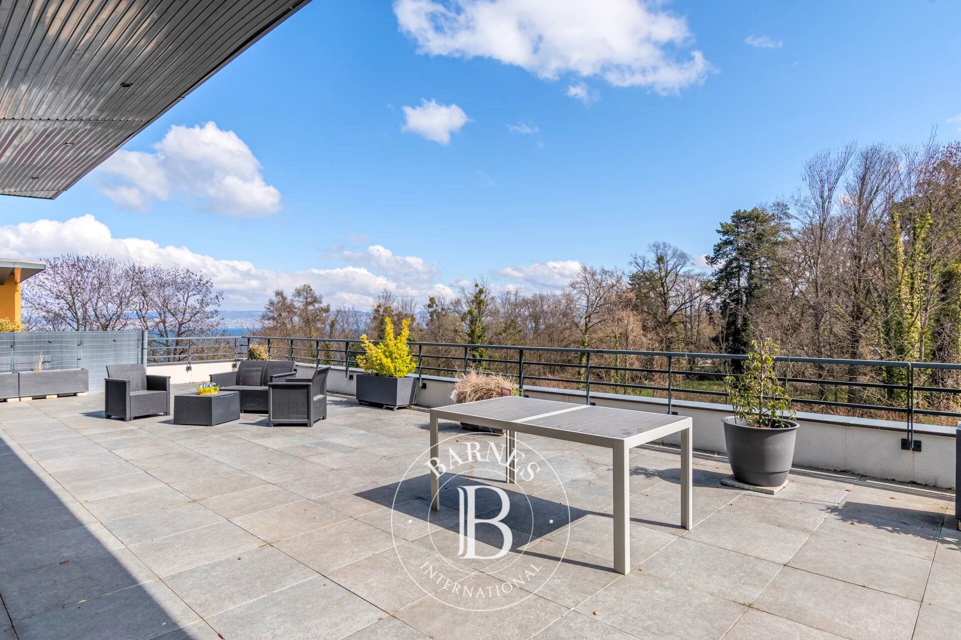 Evian-les-Bains - Mateirons district - 4-room apartment with lake view - Terrace 107 sq m - 87 sq m - picture 1