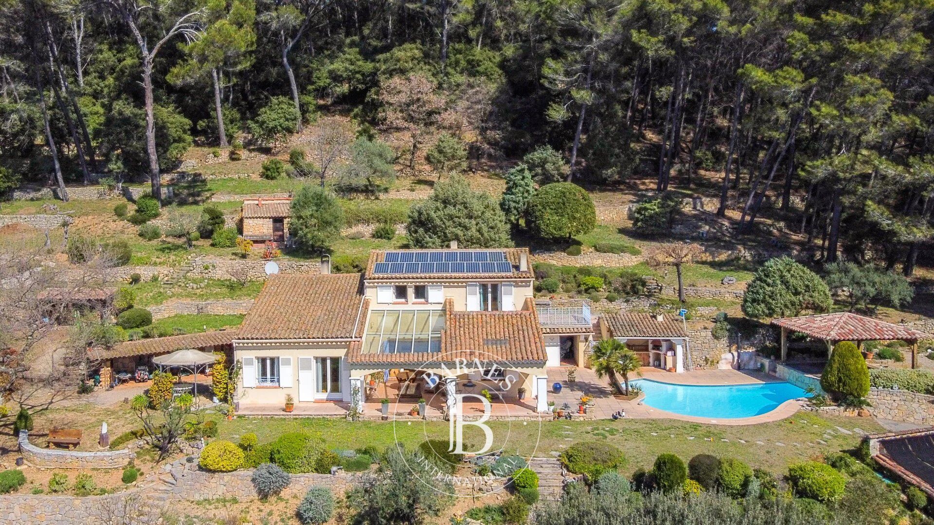 Lorgues-Élégante propriété de charme avec vue panoramique sur 1,6 Hectares - picture 2