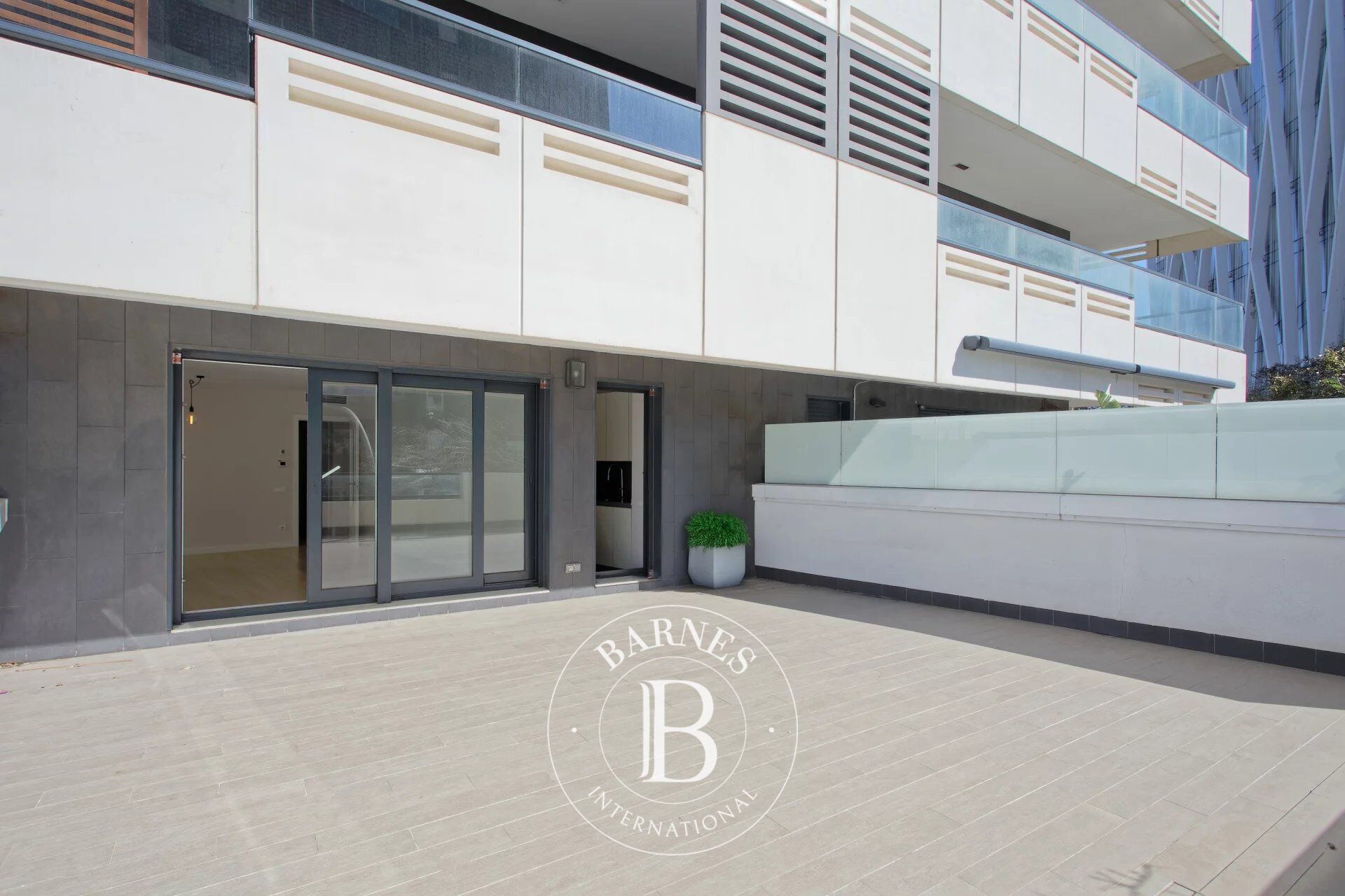 Appartement exclusif avec terrasse, parking et piscine communautaire à Diagonal Mar - picture 2