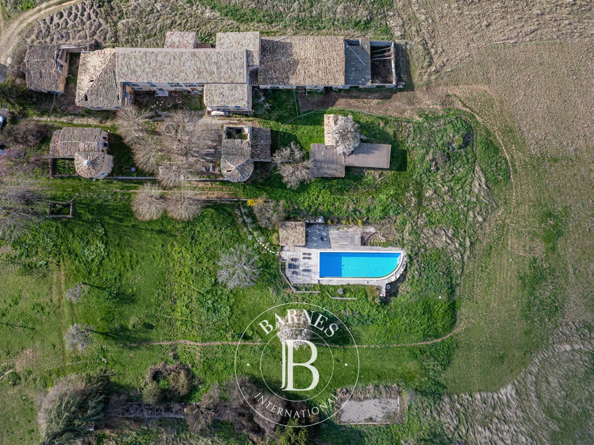 THOARD - 18th CENTURY PROPERTY OF 1500 M2 ON 15 HECTARES WITH PANORAMIC VIEWS - picture 3