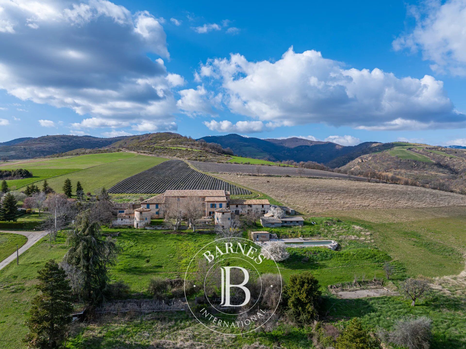 THOARD - 18th CENTURY PROPERTY OF 1500 M2 ON 15 HECTARES WITH PANORAMIC VIEWS - picture 1