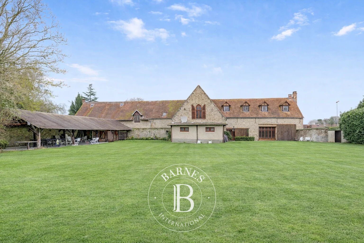 Les Loges-en-Josas – Ferme de l’Hôpital – Maison ancienne d’environ 500 m² – 7 chambres - picture 1