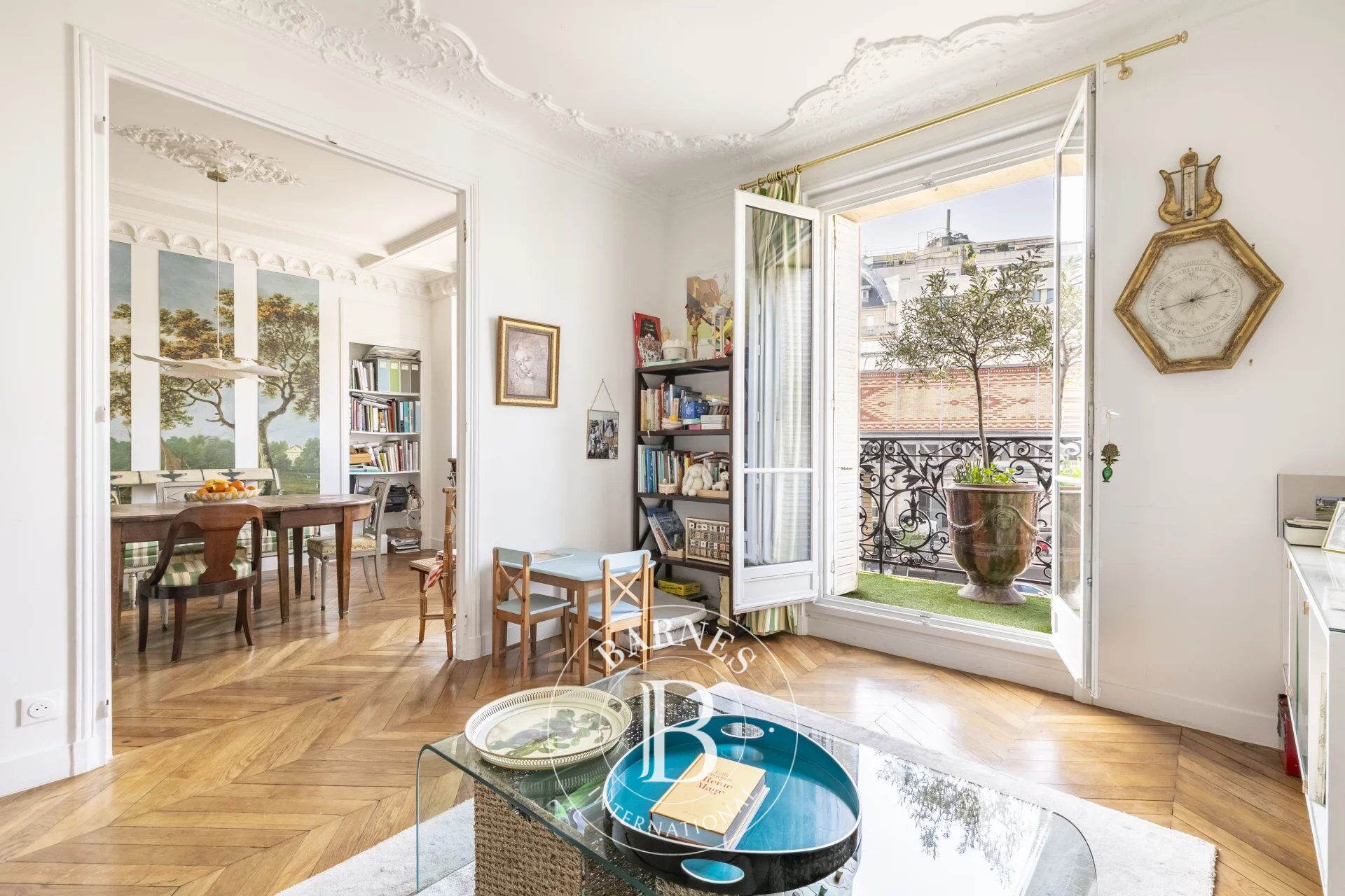 BARNES/PARIS 15 - SUFFREN/ROSA BONHEUR - 2 chambres - balcons - Immeuble ancien - picture 1