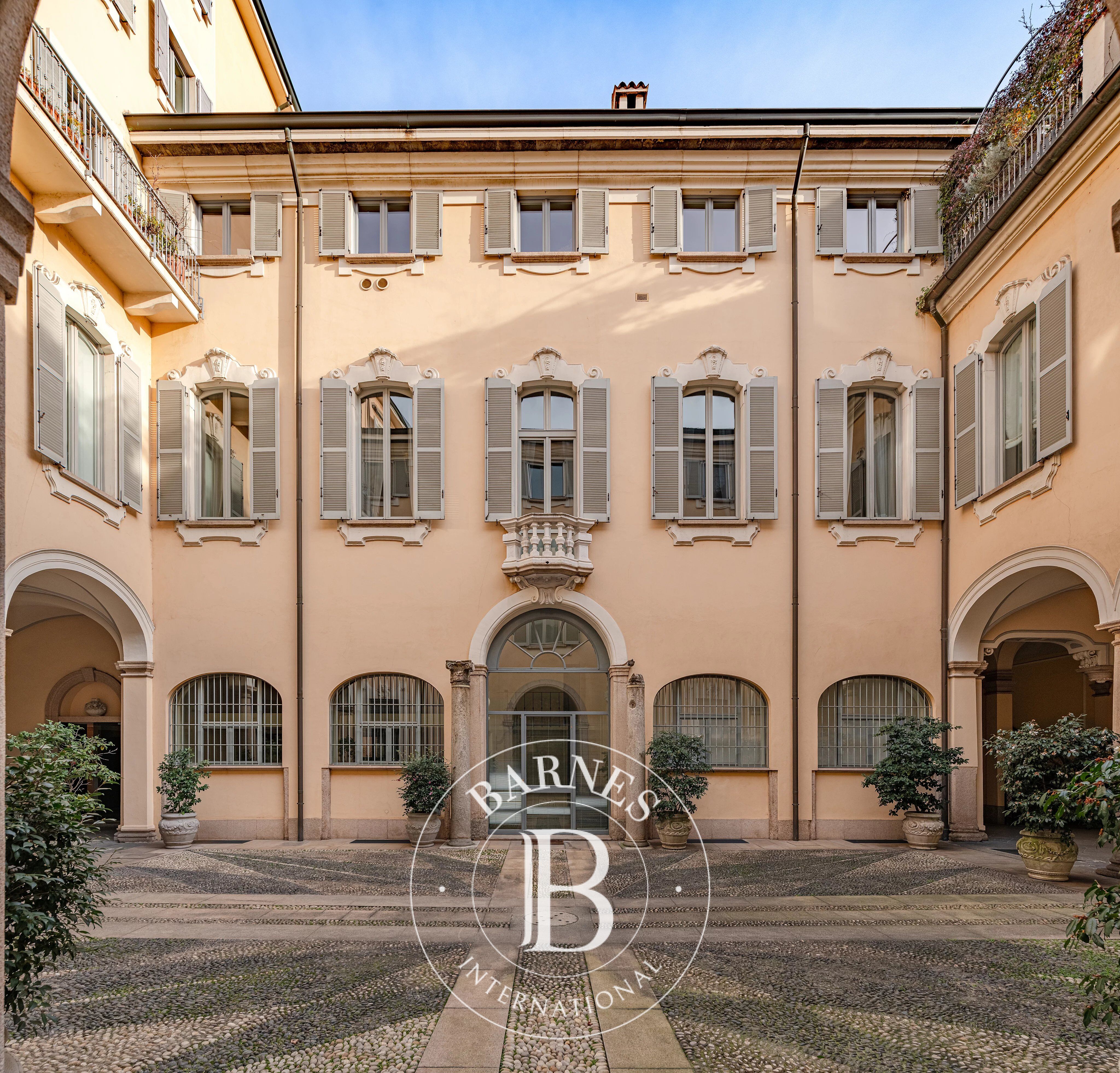 Elegant Office/Loft in the historic center - picture 2