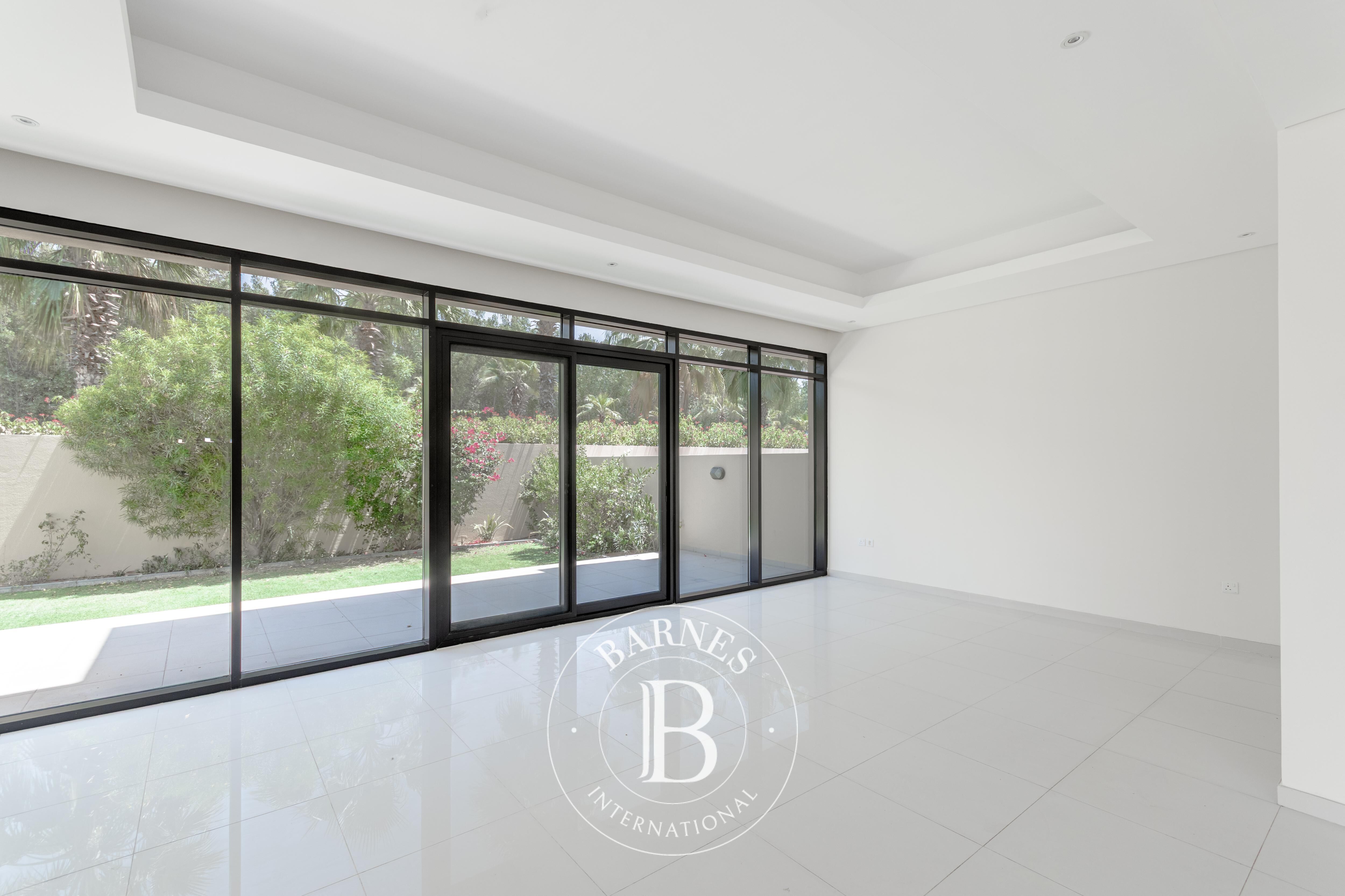 Villa DAMAC Hills - picture 3