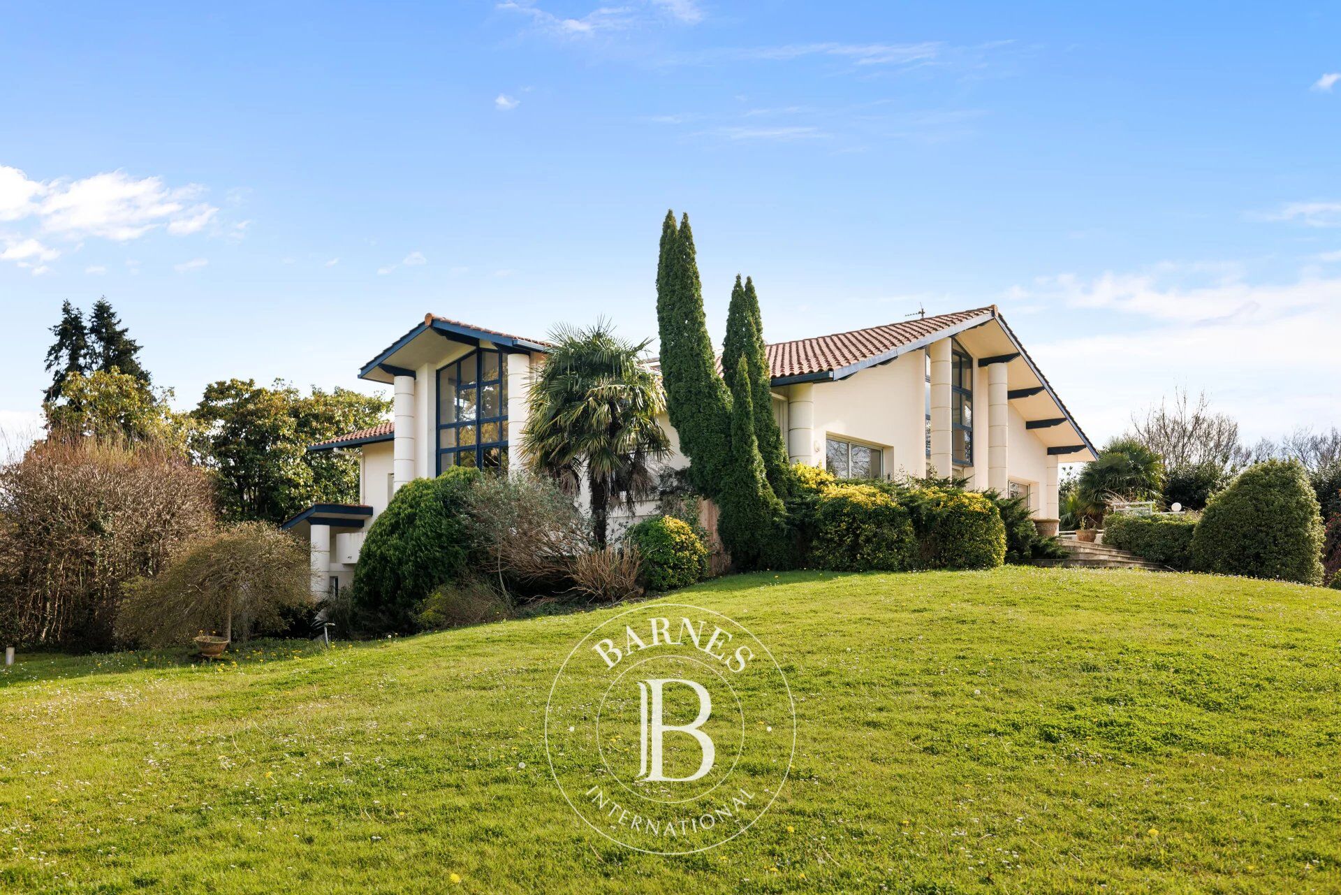 CIBOURE, PROPRIETE CONTEMPORAINE SUR PLUS D'1 HECTARE DE PARC VUE MER ET MONTAGNES - picture 1