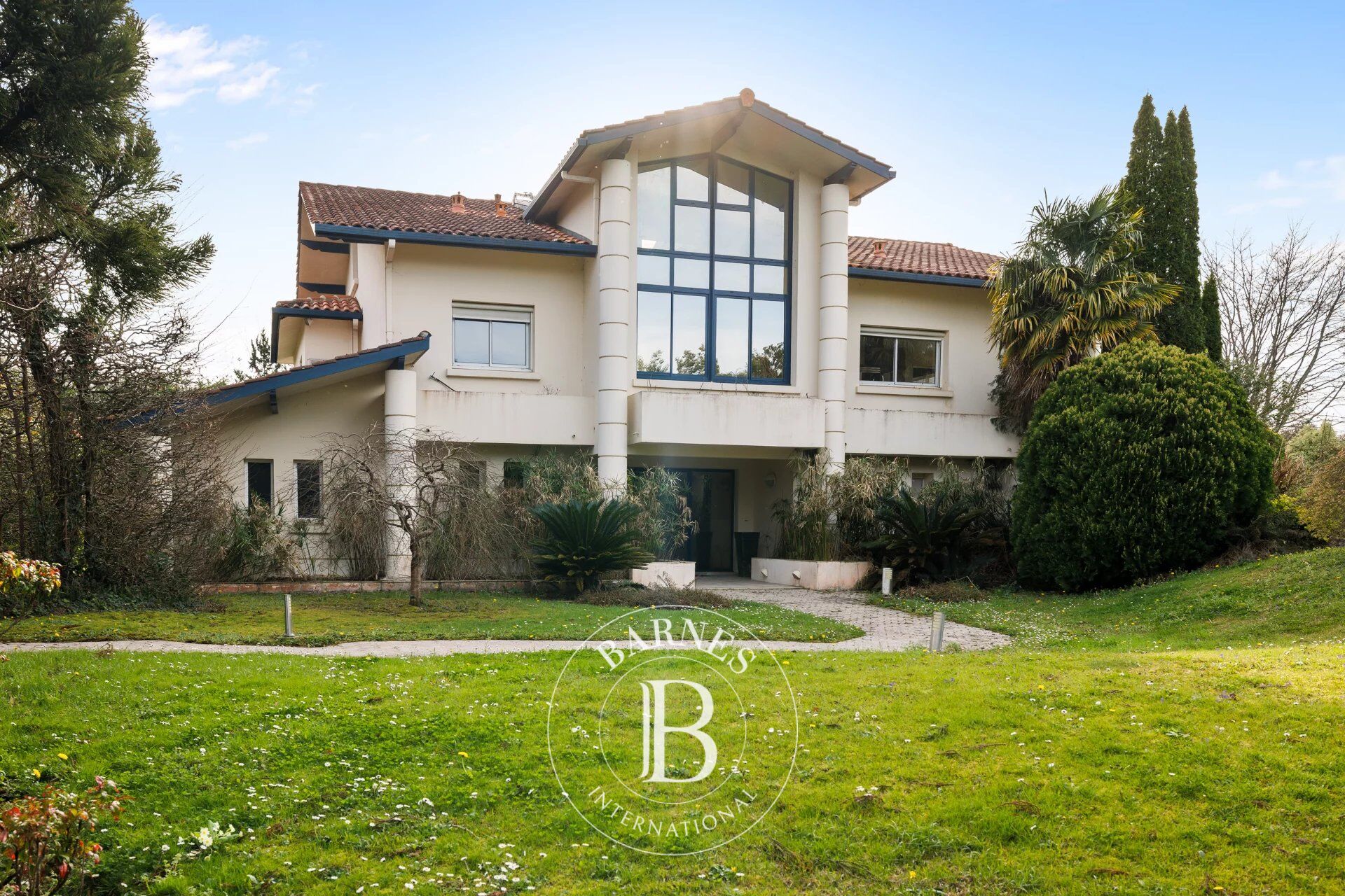 CIBOURE, PROPRIETE CONTEMPORAINE SUR PLUS D'1 HECTARE DE PARC VUE MER ET MONTAGNES - picture 3