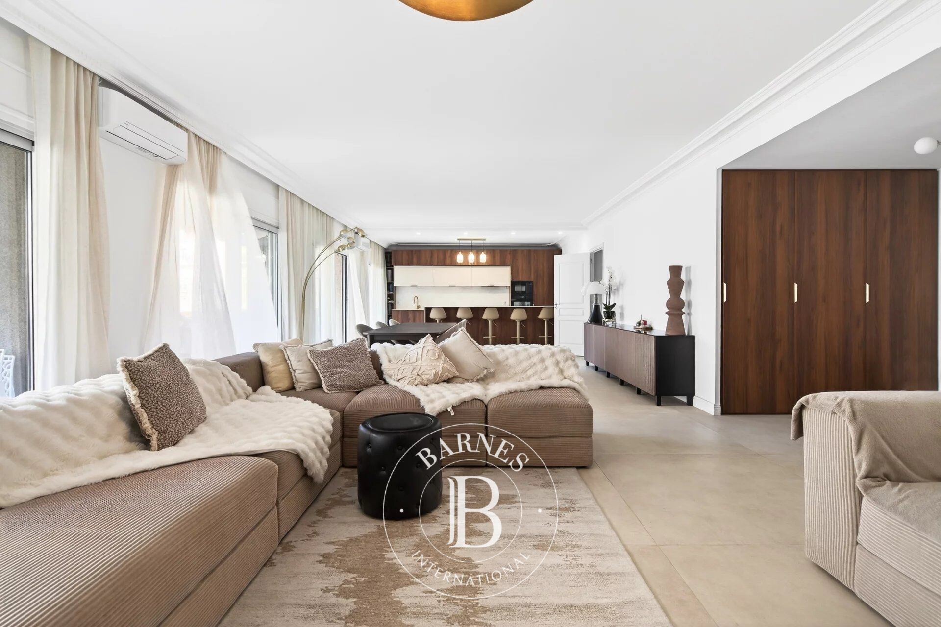 VENTE-APPARTEMENT DERNIER ETAGE -3 CHAMBRES -TERRASSE-GARAGE-CARRE D'OR-MARSEILLE 8eme - picture 1