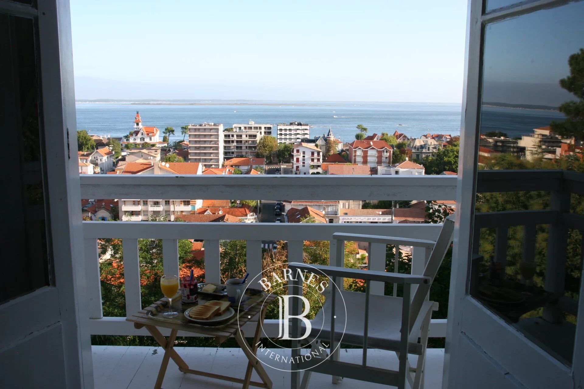APPARTEMENT DE CHARME SOUS LES TOITS AVEC VUE PANORAMIQUE SUR LE BASSIN EN VILLE D’HIVER À ARCACHON - picture 1