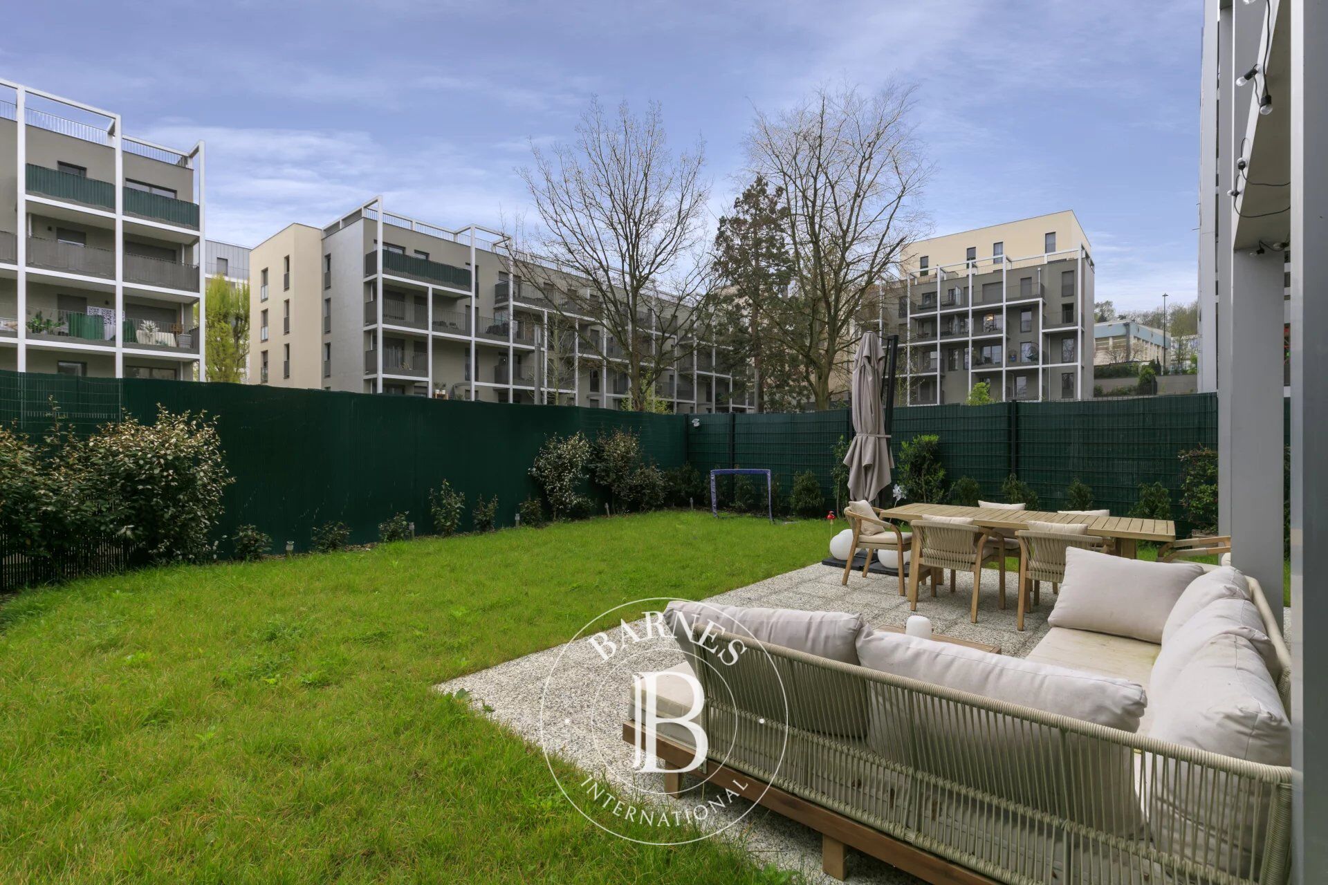 RUEIL-MALMAISON BUZENVAL SAINT-CUCUFA Superbe duplex de 97m² en rez-de-jardin - picture 2