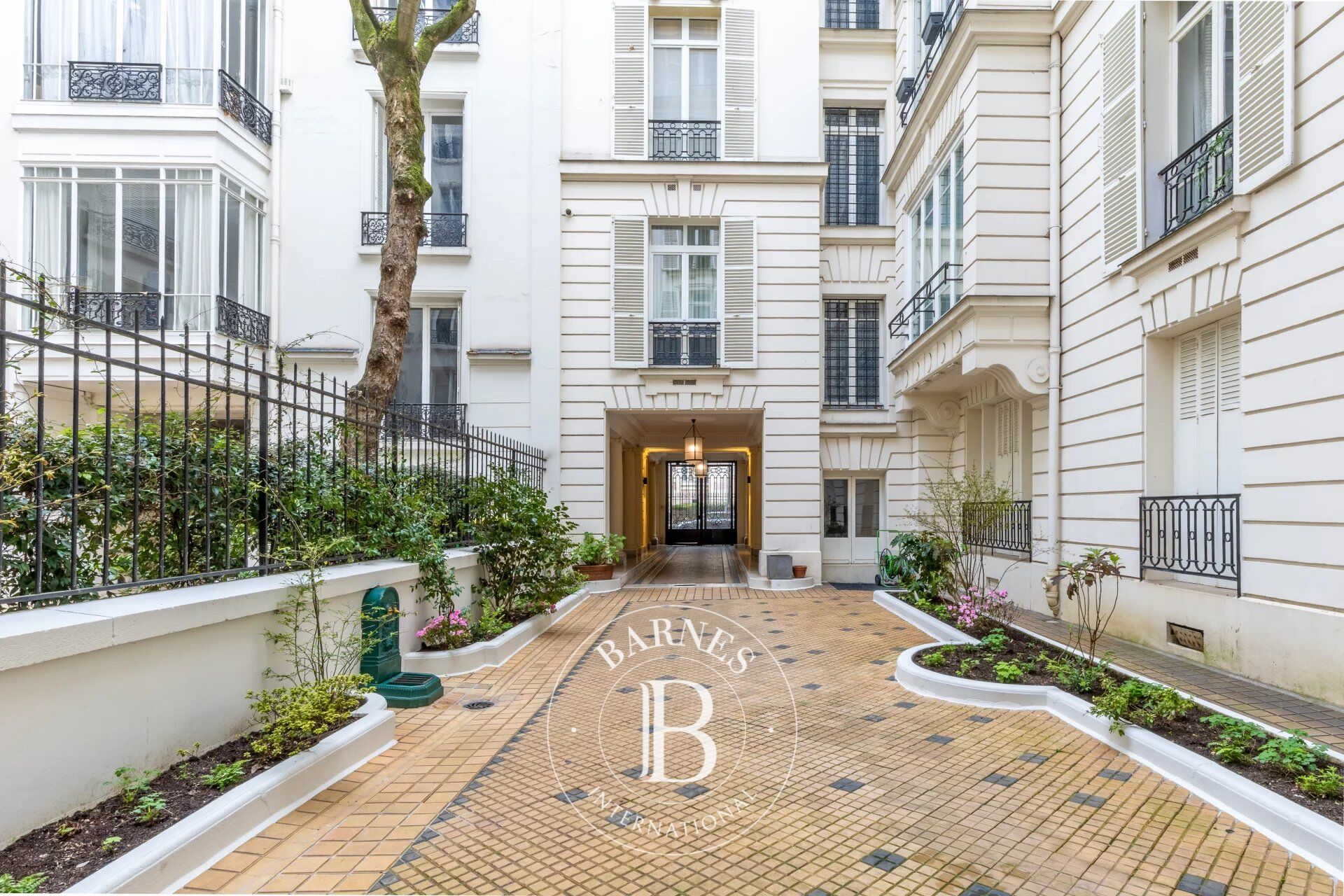 Paris 16 - Rue de la Pompe - Appartement en duplex rénové  - 2 chambres - picture 2