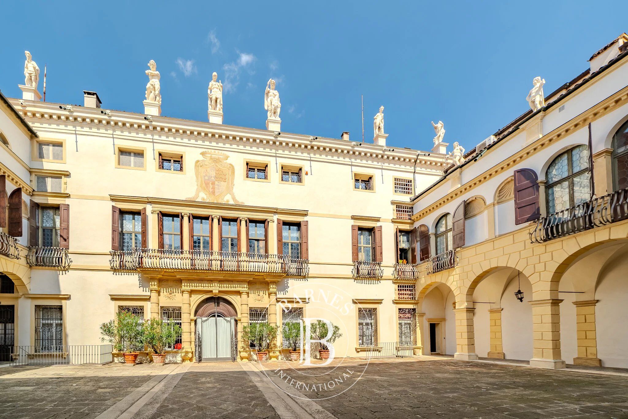 Exclusive penthouse in a historic building – Center of Padua, 322 sqm customizable - picture 1