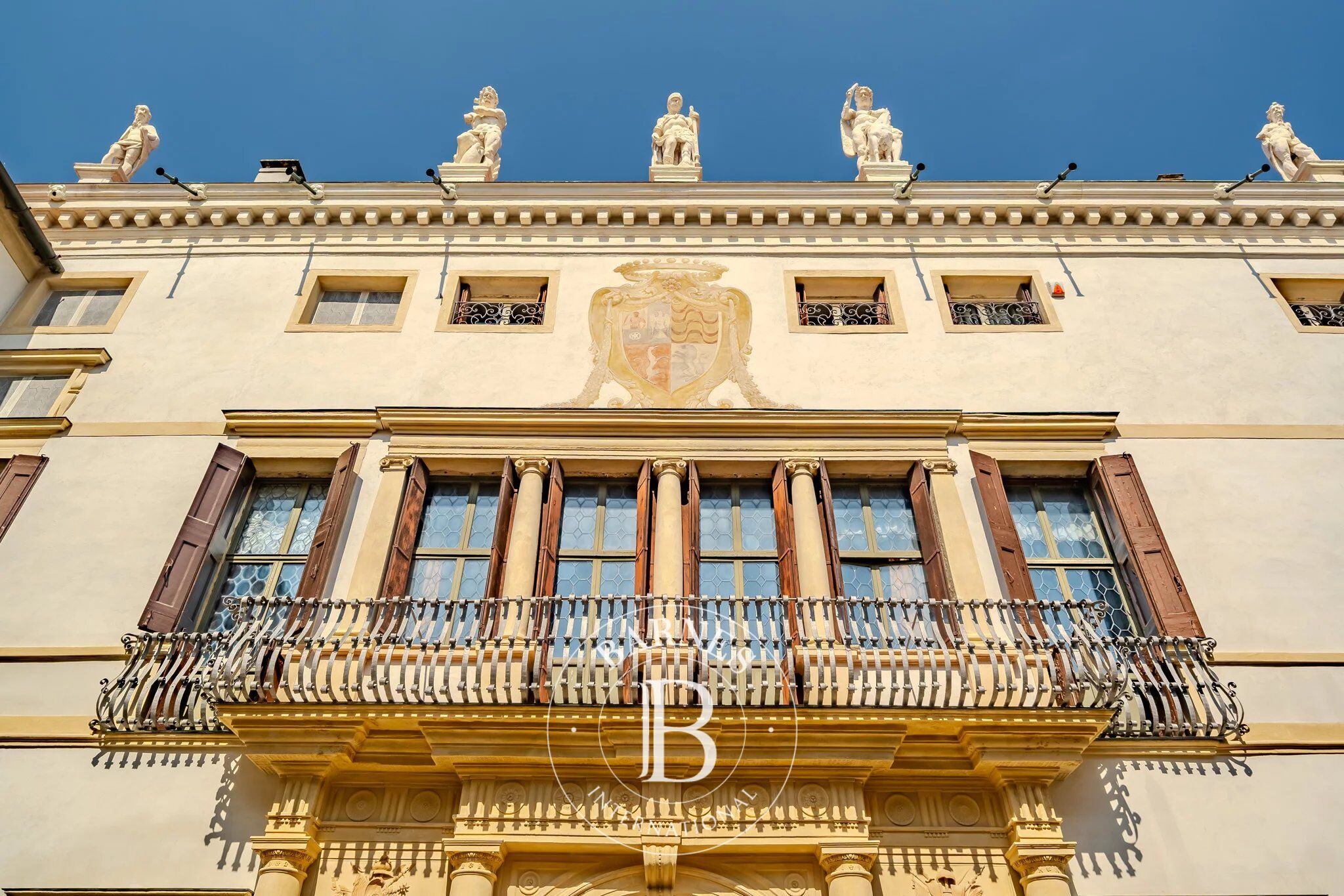 Exclusive penthouse in a historic building – Center of Padua, 322 sqm customizable - picture 2