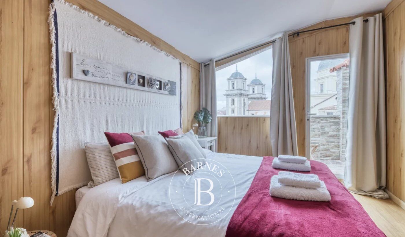 Excepcional ático dúplex con terraza y potencial de inversión en Embajadores, Centro de Madrid - picture 1