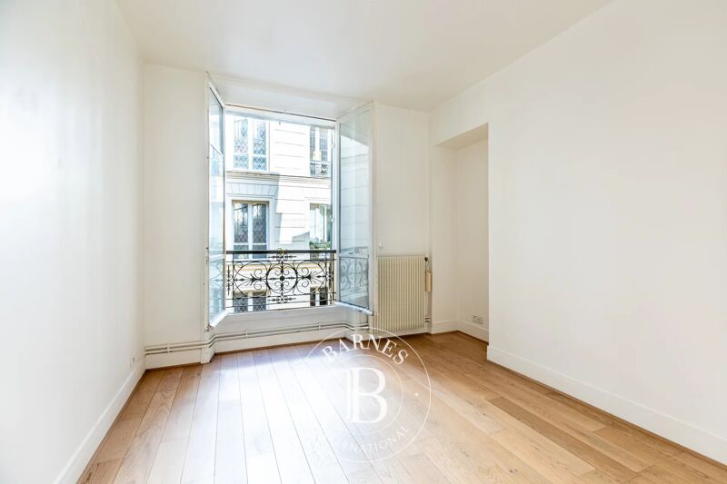 For Sale Apartment | Paris 9ème - picture 2