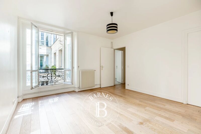 For Sale Apartment | Paris 9ème - picture 3