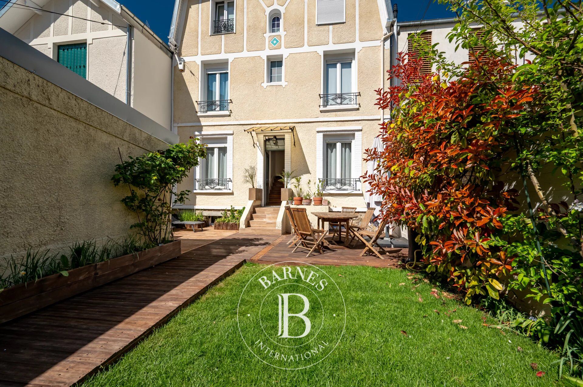 COURBEVOIE TOWNHOUSE WITH GARDEN - picture 2