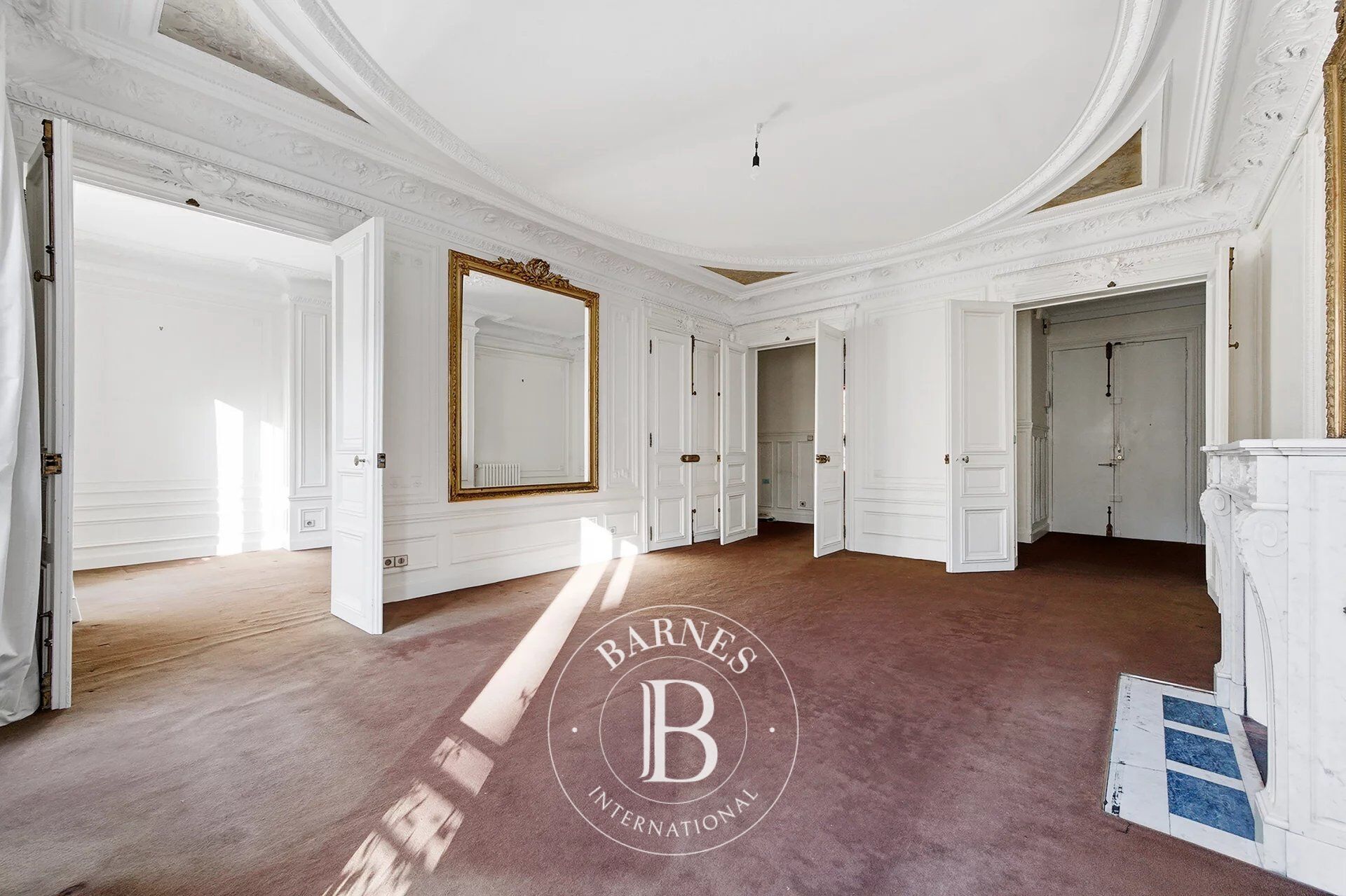 Paris 8th – Monceau Villiers. Family apartment to renovate. 4 bedrooms. 4th floor with wraparound balcony. Full South exposure - picture 3