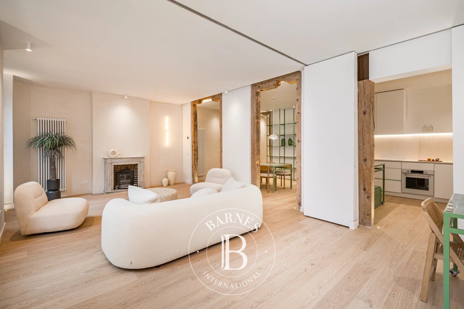 Appartamento esterno ristrutturato con design d’autore a Malasaña - picture 2