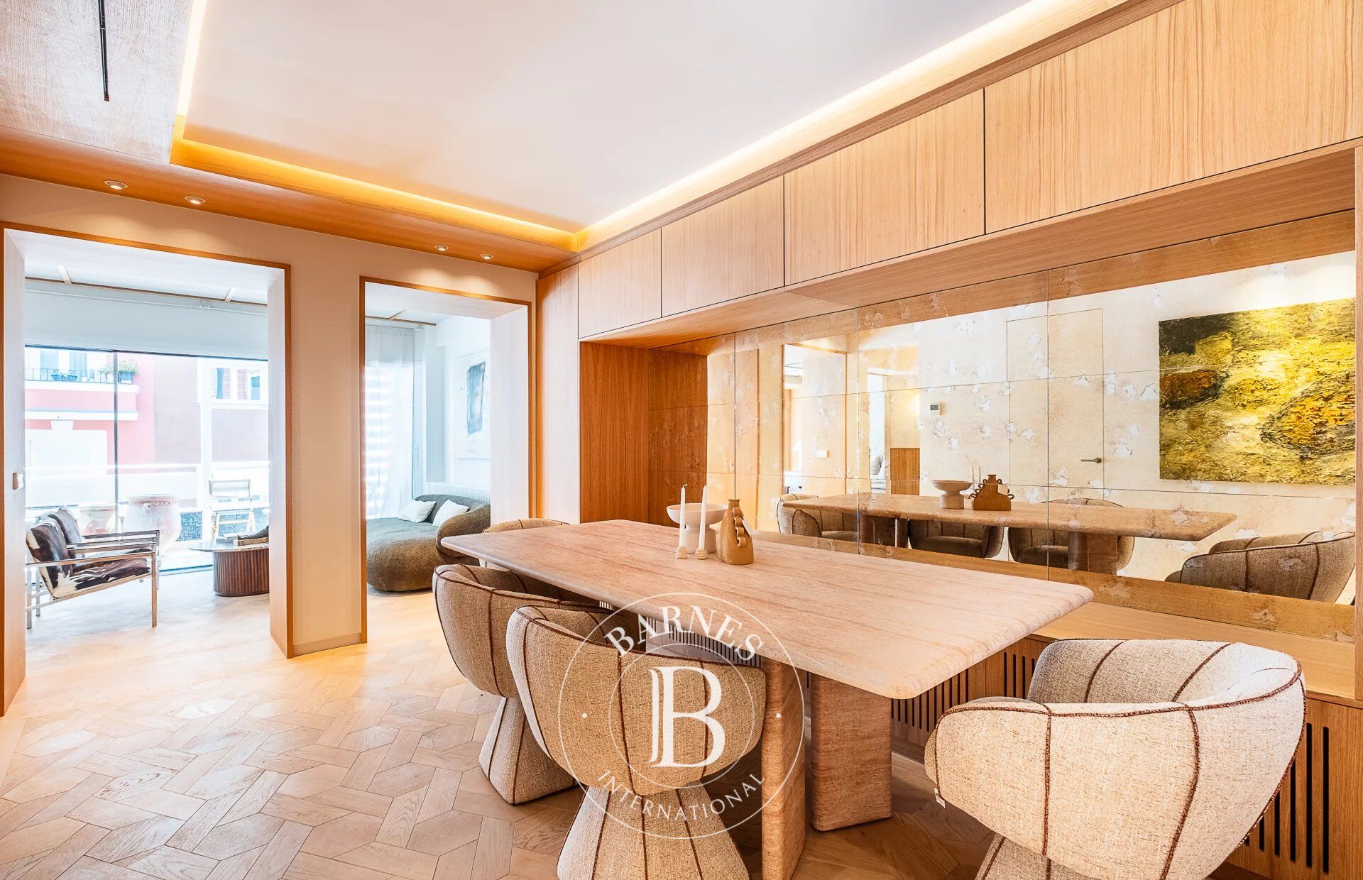 Exclusivo piso exterior con terraza y reforma de lujo en el Barrio de Salamanca - picture 1