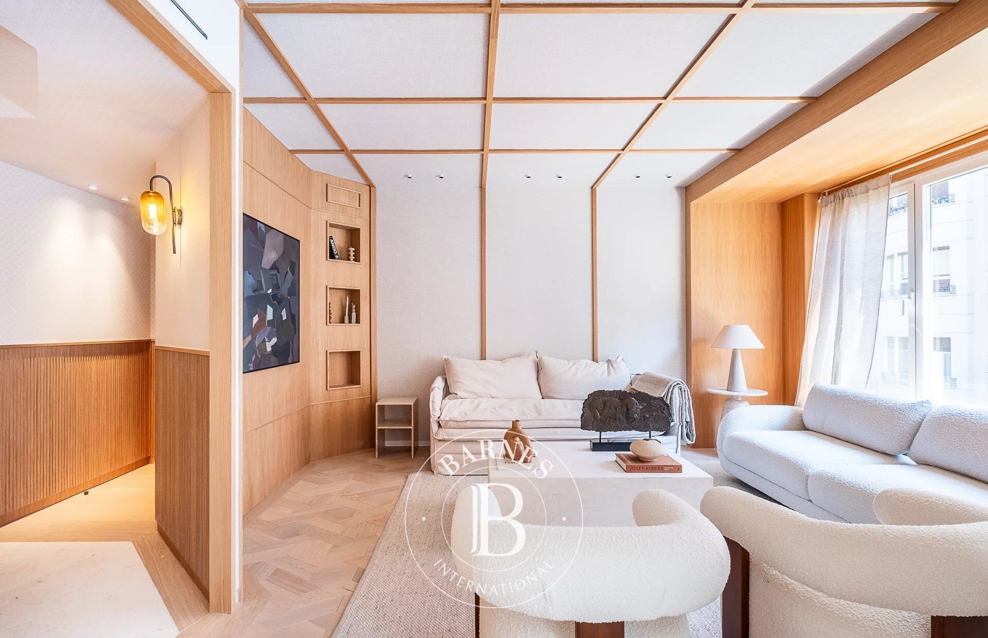 Exclusivo piso exterior con terraza y reforma de lujo en el Barrio de Salamanca - picture 2