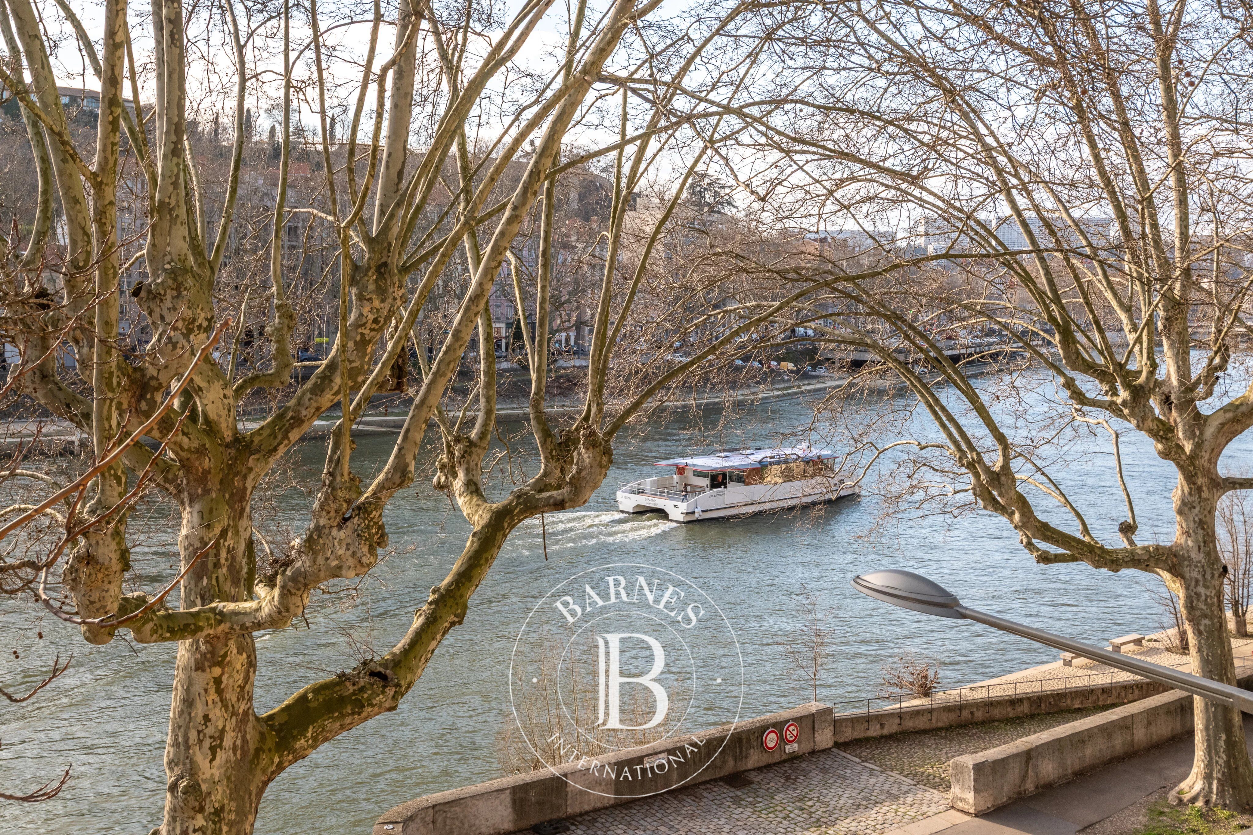 Lyon 1st | An intimate and charming address by the water - picture 2