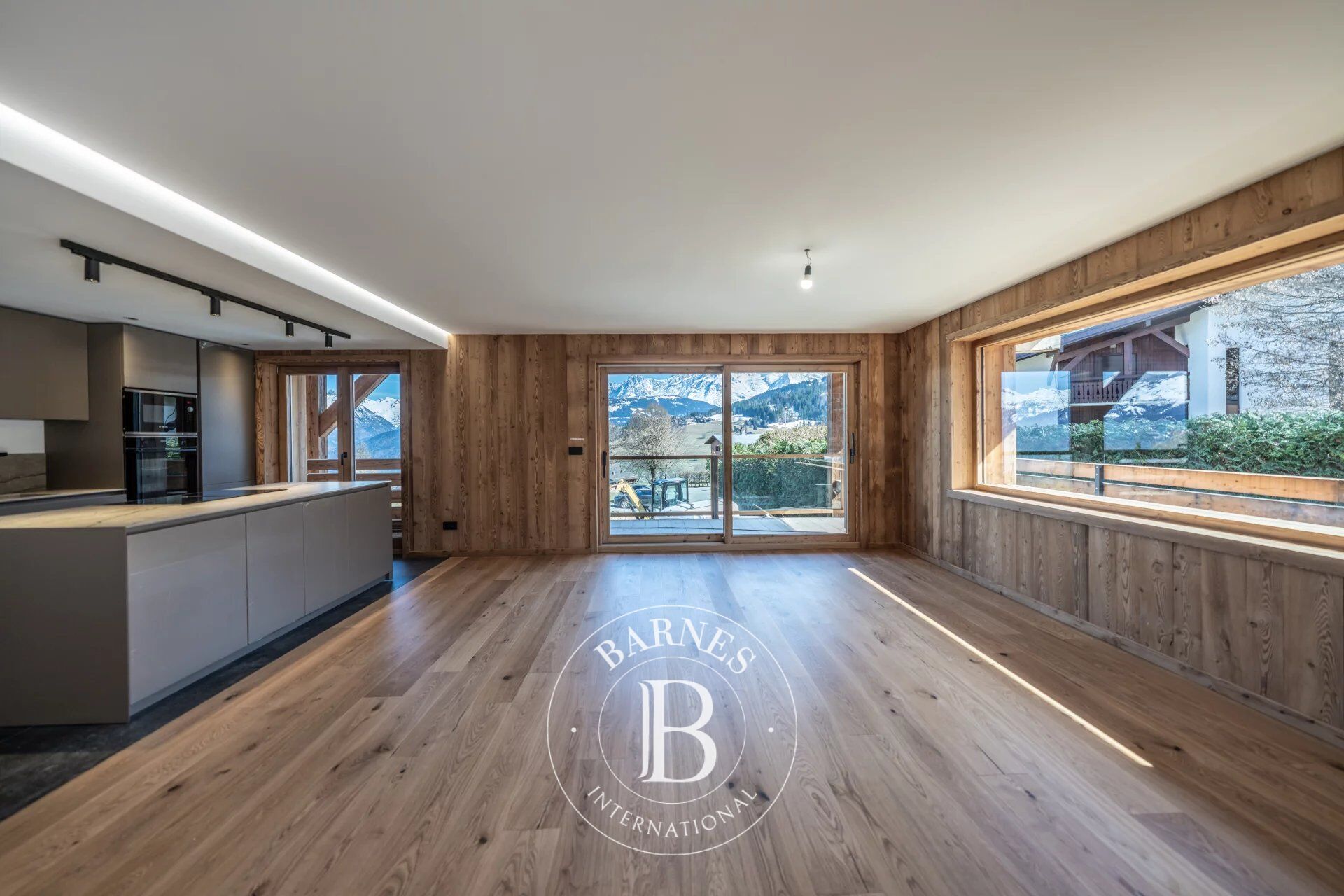 APPARTEMENT D’EXCEPTION À COMBLOUX – VUE PANORAMIQUE MONT-BLANC, TERRASSE ET JARDIN PRIVATIF - picture 3