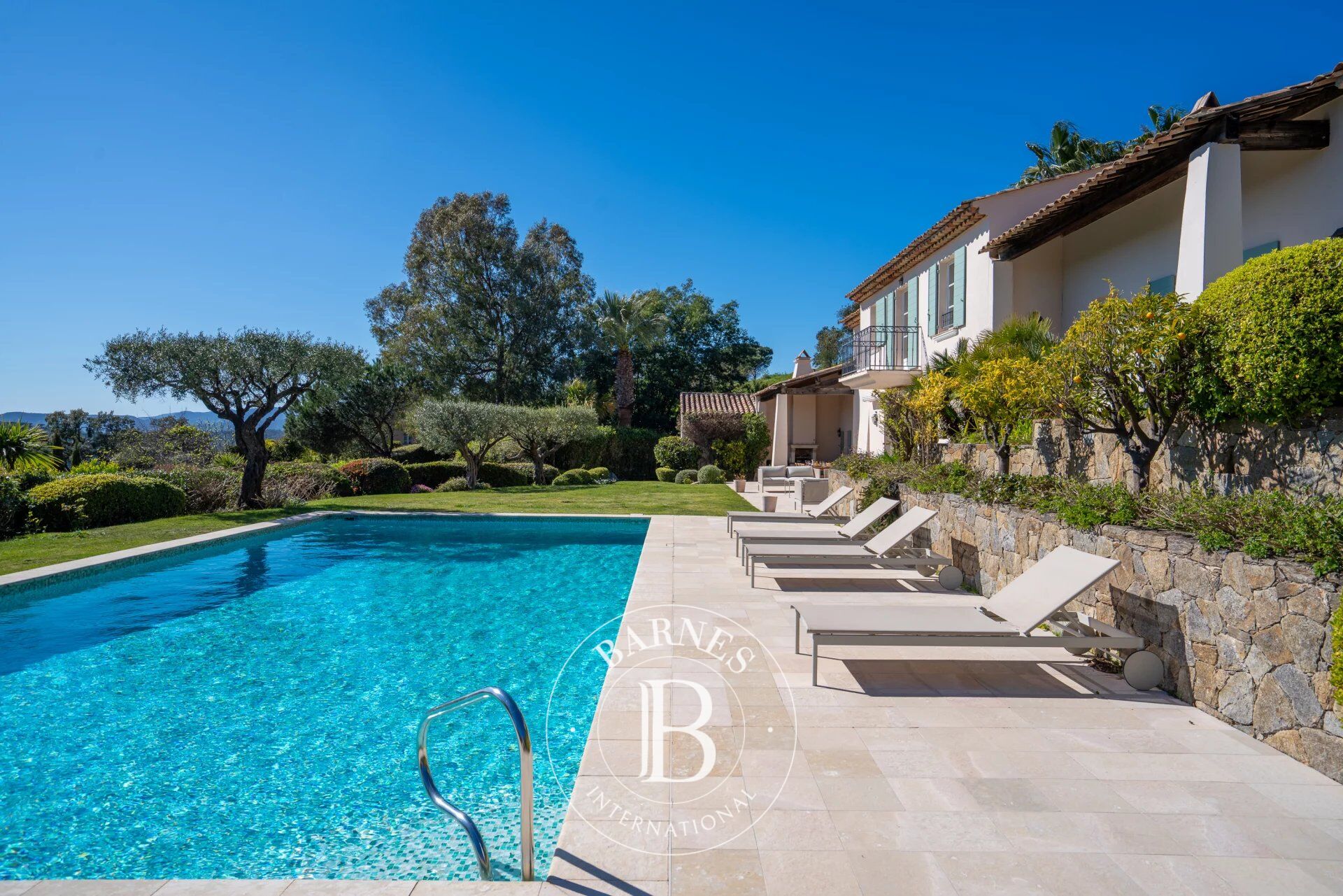 GASSIN– 6-BEDROOM VILLA – SWIMMING POOL - picture 3