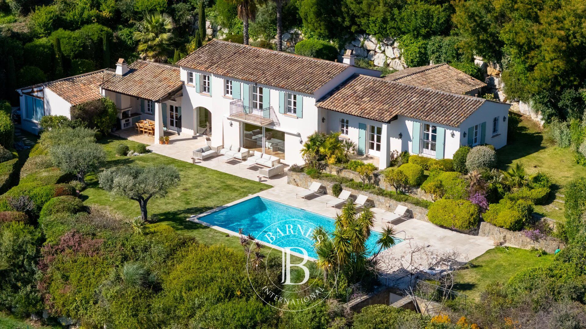 GASSIN– 6-BEDROOM VILLA – SWIMMING POOL - picture 2