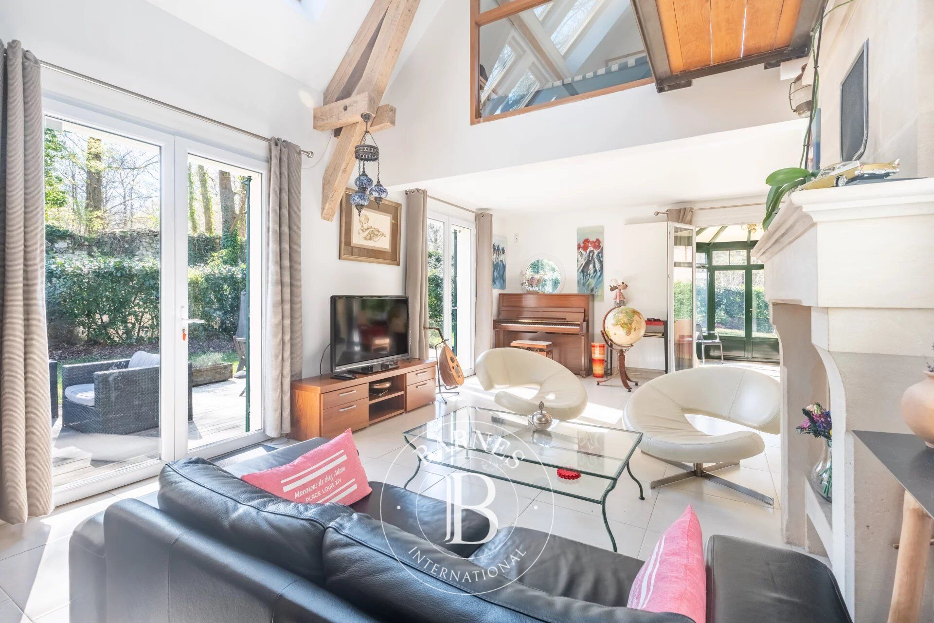 Sté BARNES - Exclusivité - L'Étang-la-Ville Proche gare de Saint-Nom-la-Bretèche - picture 1