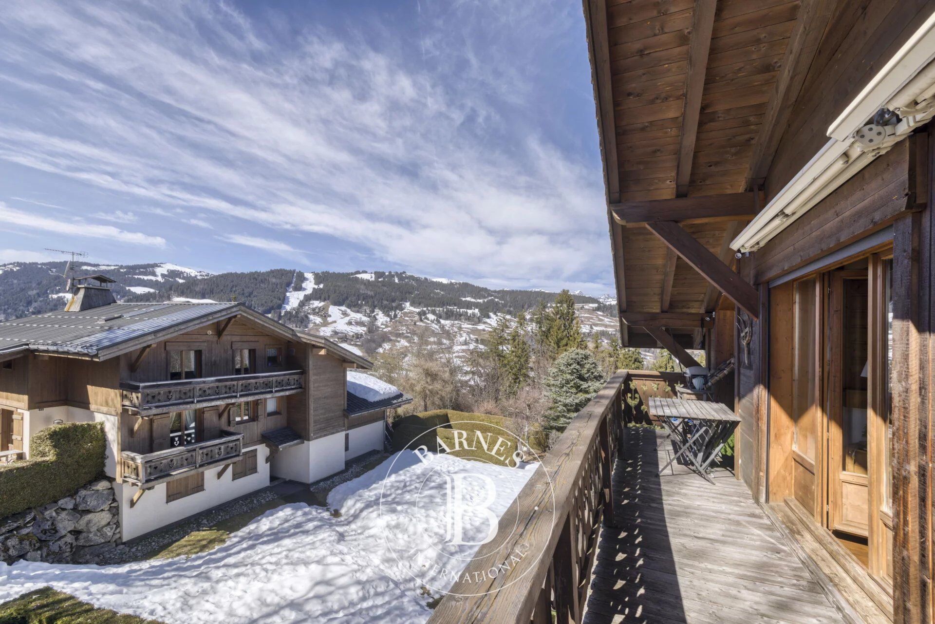MEGÈVE – DUPLEX DE CHARME AU DERNIER ÉTAGE, À PROXIMITÉ DES PISTES ET DU GOLF du MONT d'ARBOIS - picture 3