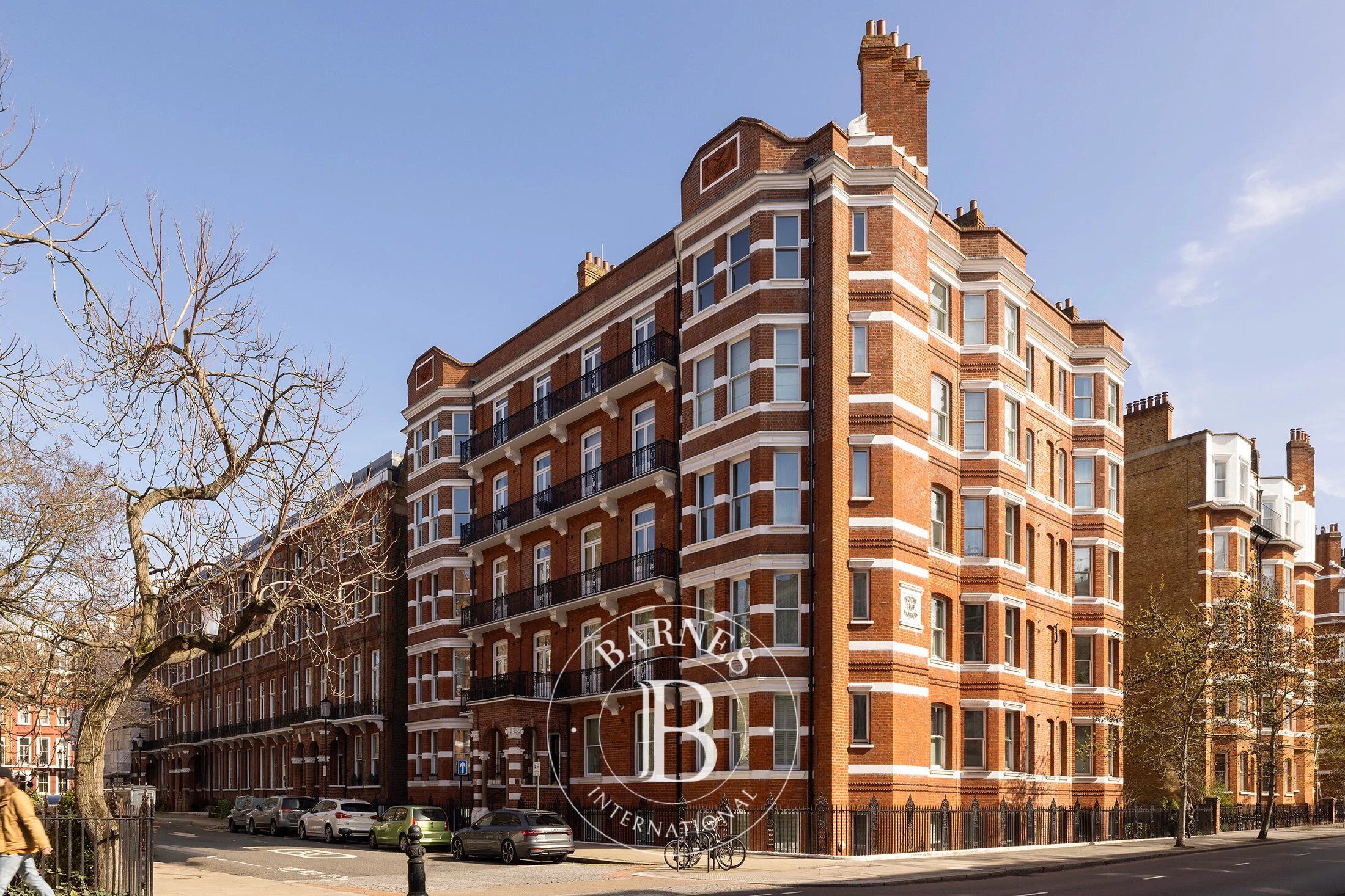 Nevern Square, Earl's Court - picture 3