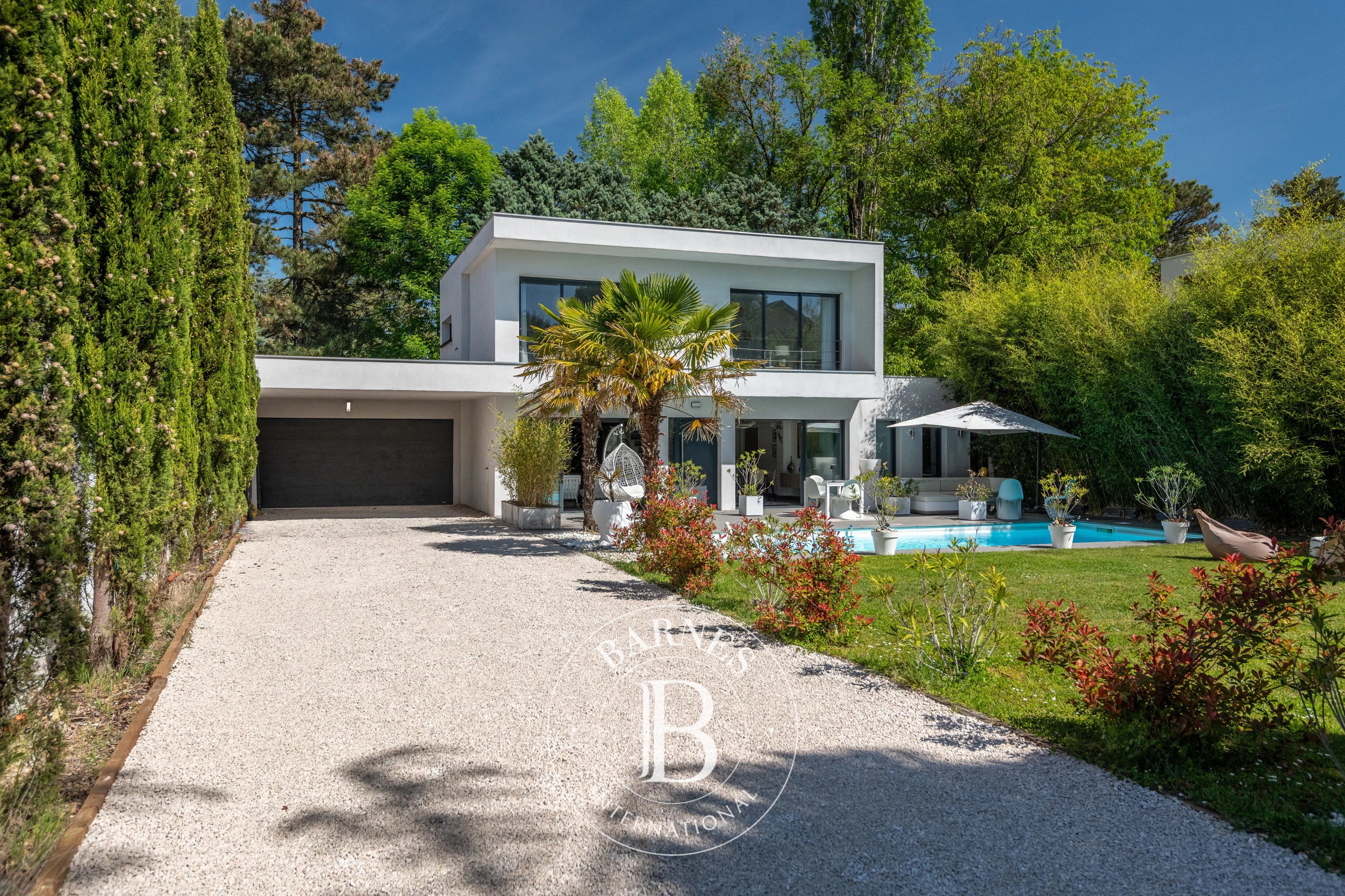 Maison contemporaine 135 m² – terrain 711 m² – 4 chambres – piscine - picture 1