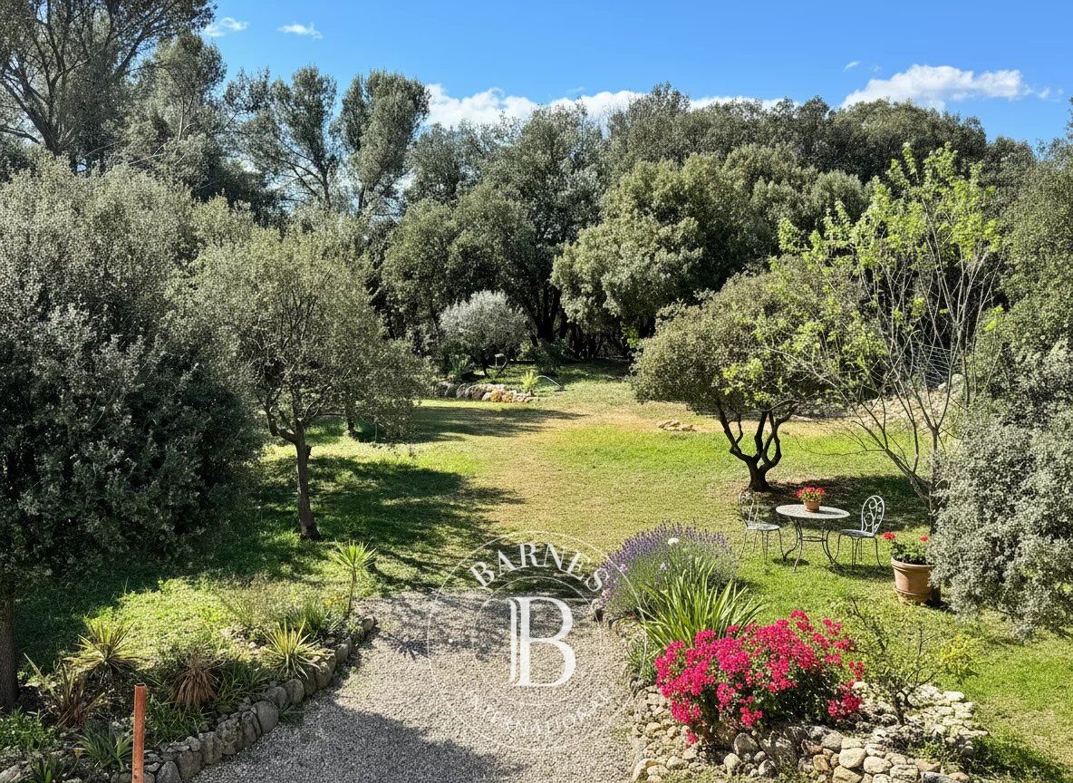 Saint-Gély-du-Fesc – Eco-friendly home with large landscaped garden - picture 3