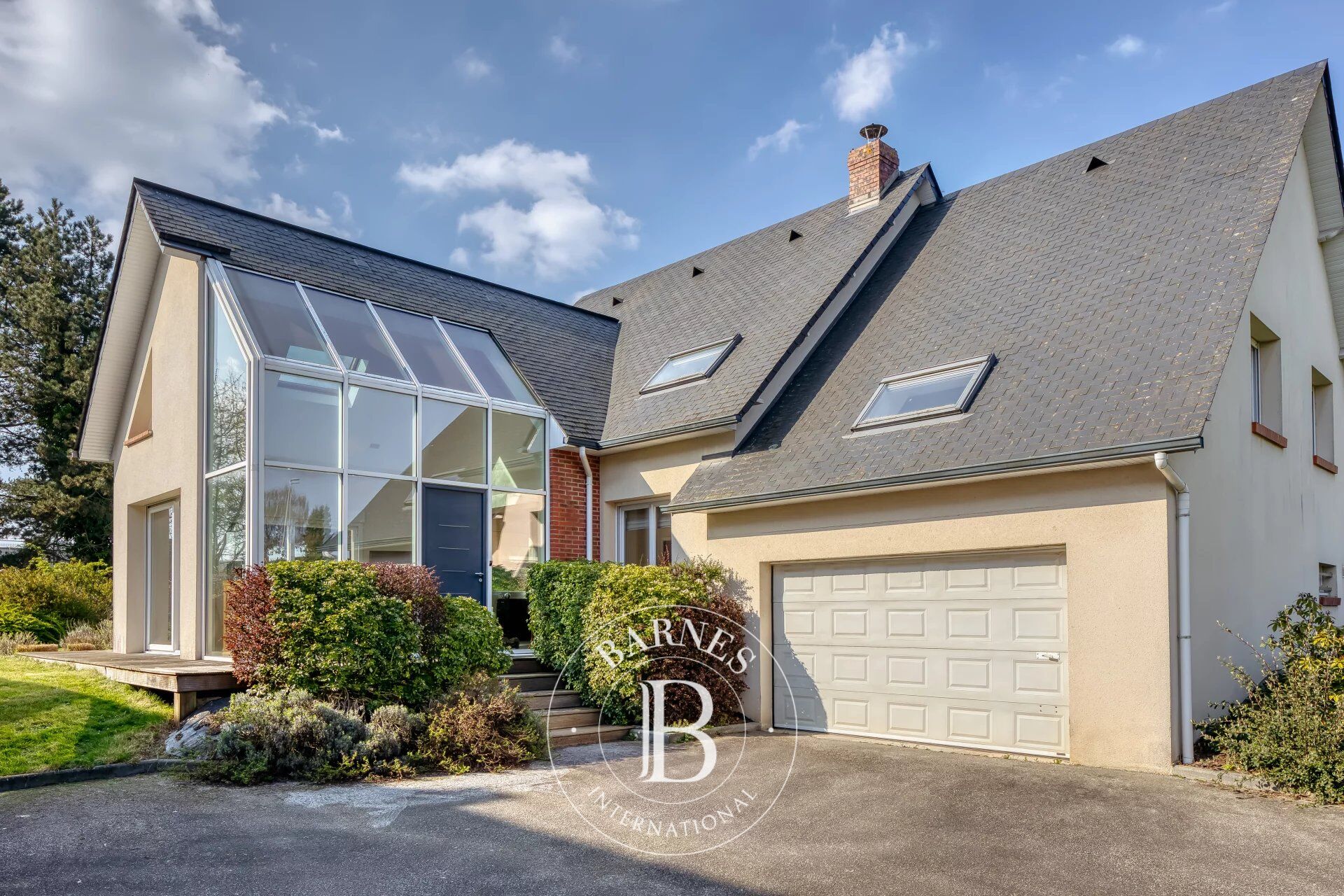 MONT SAINT AIGNAN - Modern home in a quiet, desirable neighborhood - picture 1