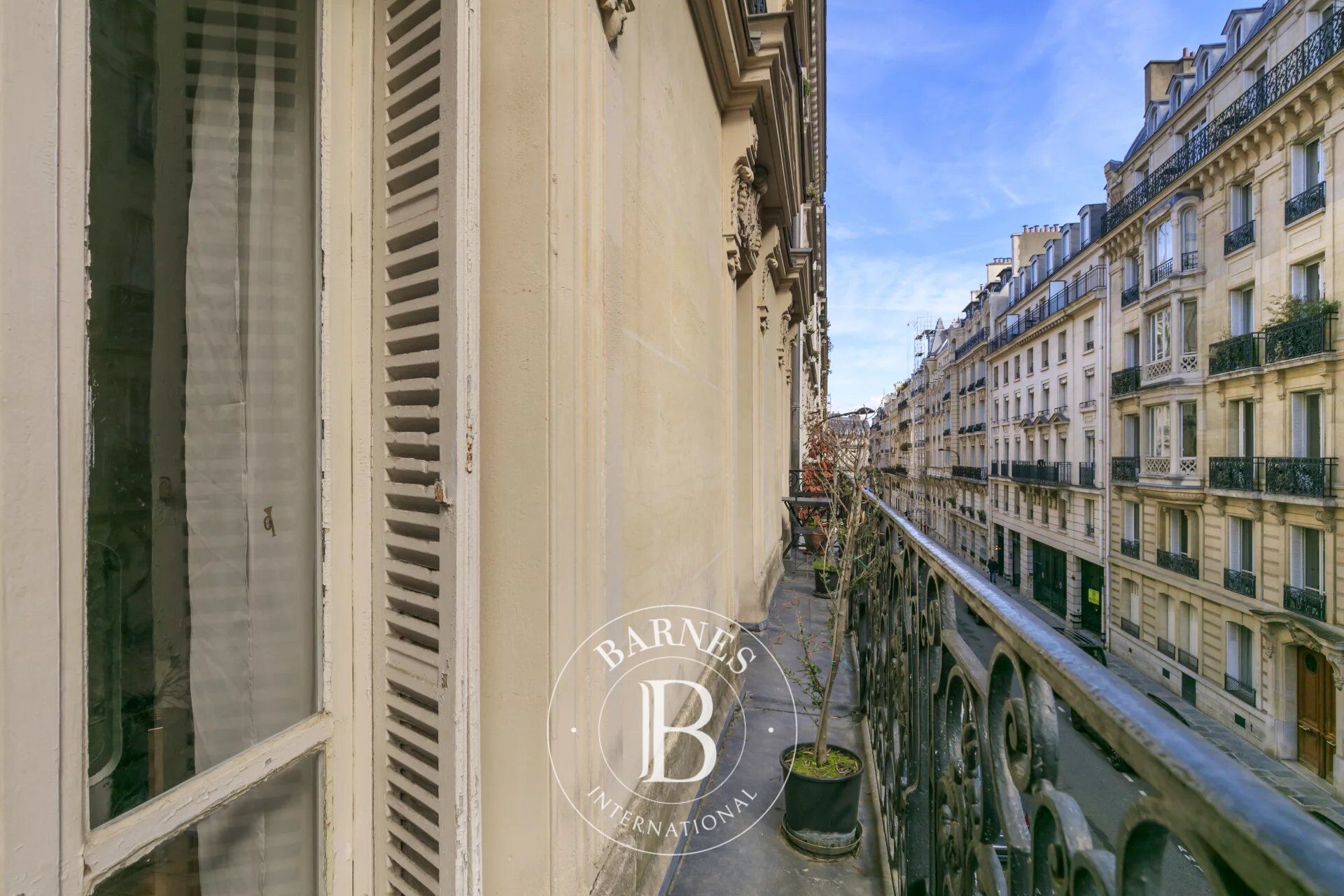 PARIS 8 - 3 PIECES AVEC BALCON - picture 2