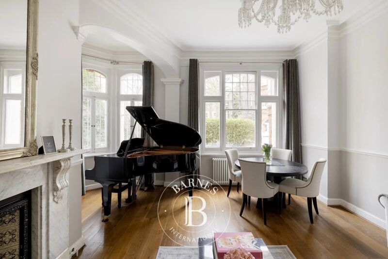 For Rent Apartment | London - picture 2