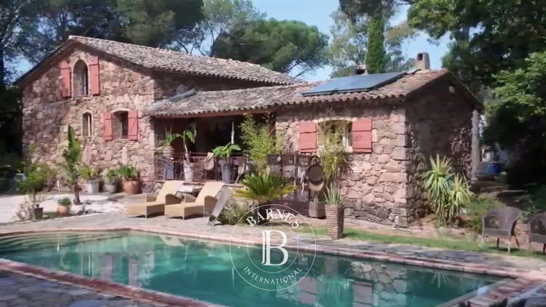 ROQUEBRUNE-SUR-ARGENS — Propriété de caractère — 200 m² — Terrain 1 ha — Piscine — Dépendances - picture 1