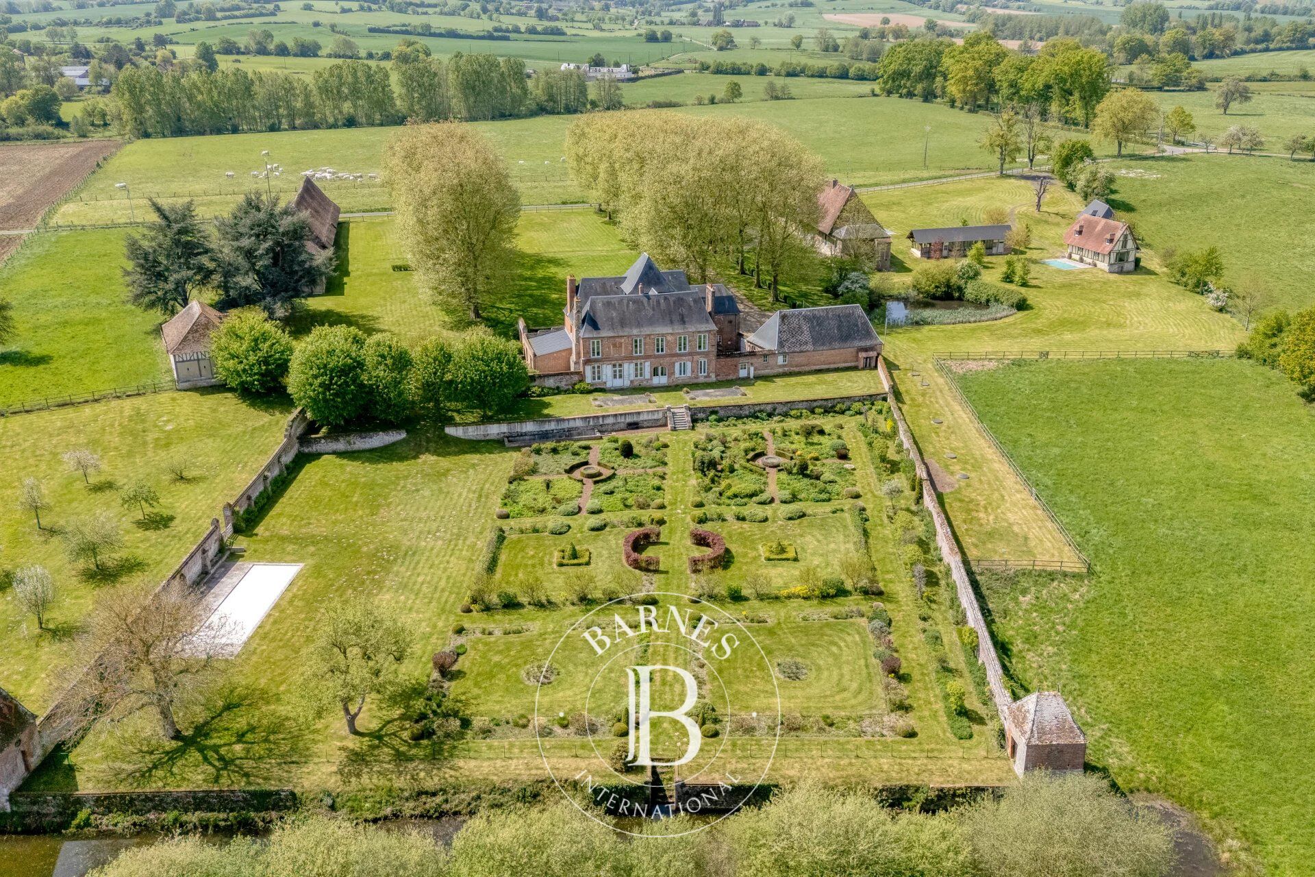 Herrenhaus Gournay-en-Bray - picture 3