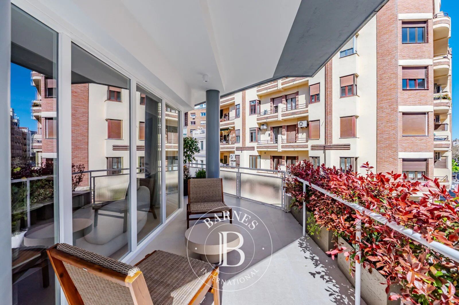 Élégant appartement avec terrasse et rénovation complète dans le quartier de Salamanca - picture 3