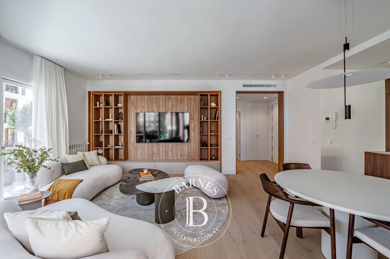 Élégant appartement avec terrasse et rénovation complète dans le quartier de Salamanca - picture 2