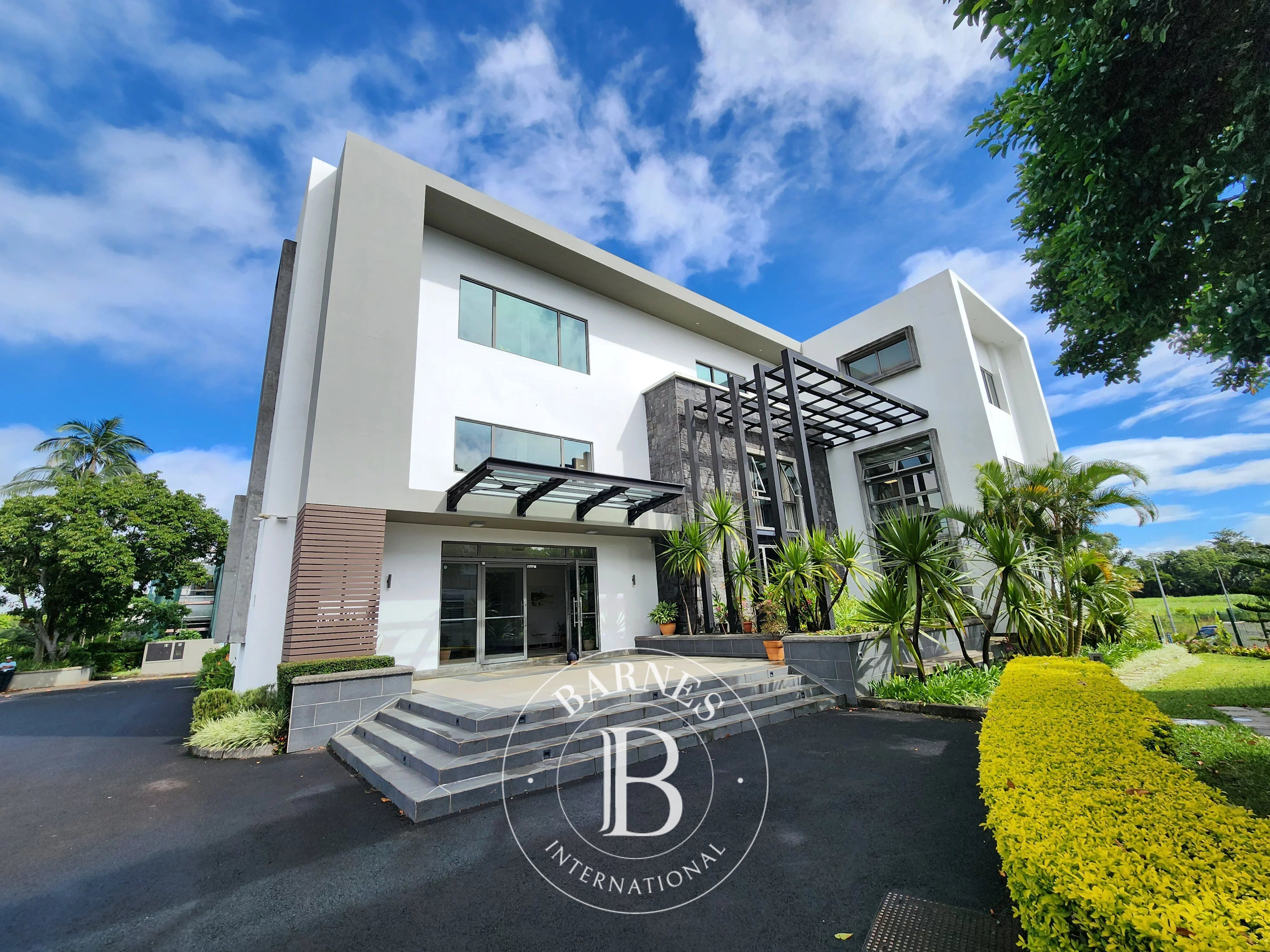 Büro Saint-Pierre - picture 1