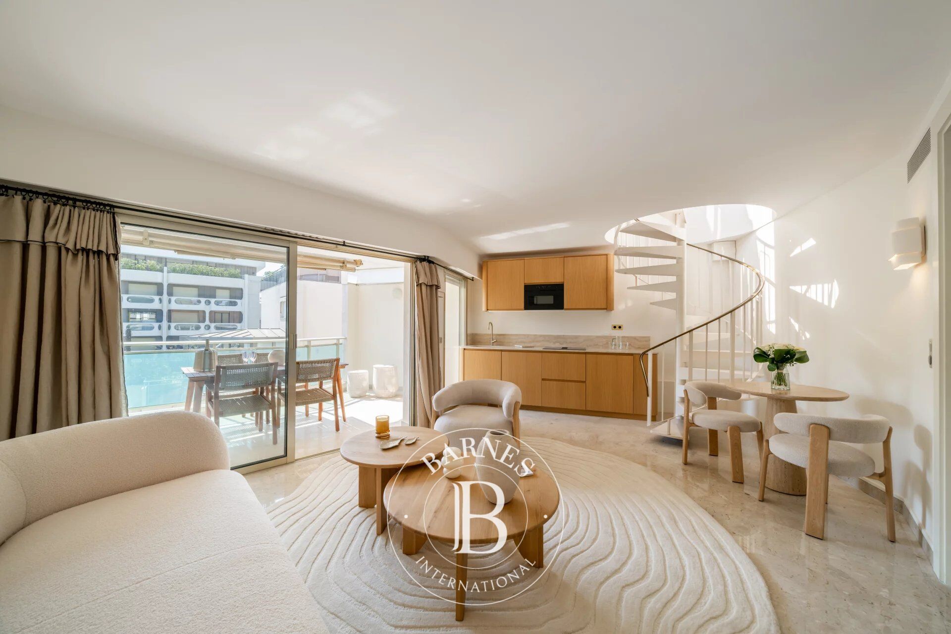 CANNES BANANA - TOP FLOOR - 2 BEDROOMS - picture 1