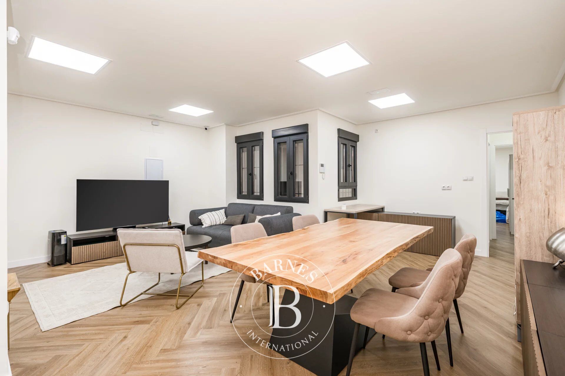 Immobile ristrutturato con grande potenziale a Goya - picture 1