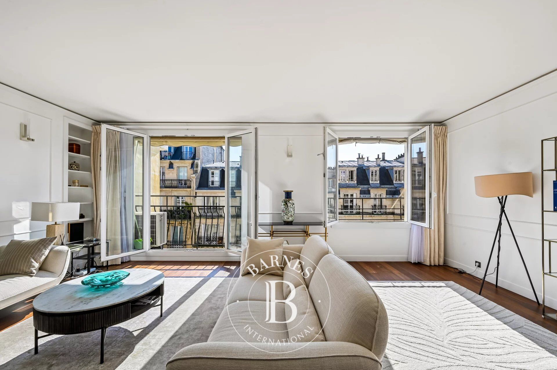 Paris 16 - Passy - Stunning renovation - Balcony - Air-conditioning - picture 1