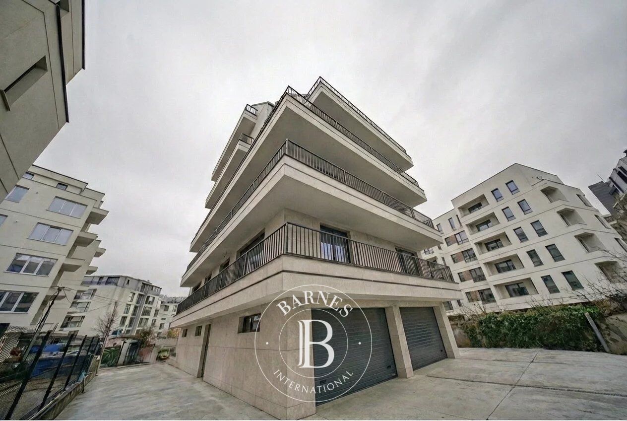 New, southern two-bedroom apartment in a boutique building next to Mall Paradise - picture 2